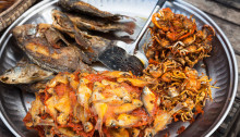 myanmar fried crabs fish food